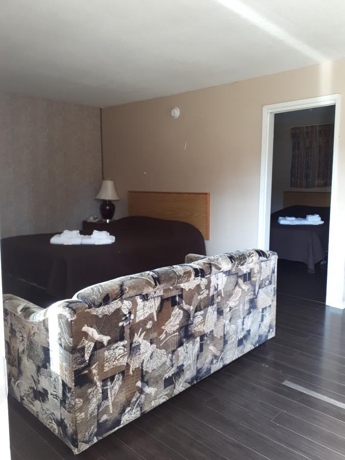 Travellers Rest Motel Salmon Arm Exterior foto